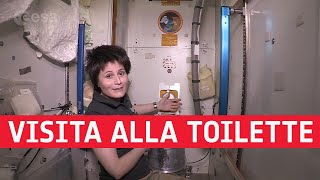 Visita alla toilette della Stazione Spaziale Internazionale [upl. by Rona]