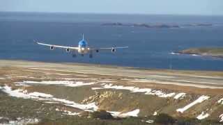 ATERRIZAJE CON VIENTO CRUZADO EN USHUAIA EN UN A340 DE AEROLINEAS ARGENTINAS [upl. by Lleznov]