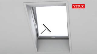 Putzen eines Dachfensters  VELUX [upl. by Anelegna]