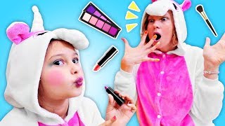 Vidéo drôle pour enfants La famille de licornes  le maquillage [upl. by Nagrom824]