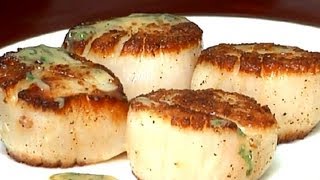 How to Saute Scallops With Wine Butter amp Garlic  Entree Recipes [upl. by Anert]