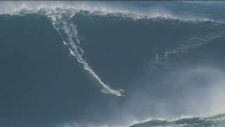 Weltrekord auf der WahnsinnsWelle  Surfer rides 90 foot wave  World Record  Garrett McNamara [upl. by Alverson516]