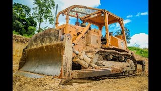 BULLDOZER Review CAT D5 B Caterpillar Dozer [upl. by Lesna]