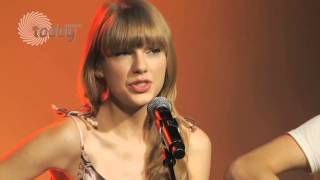 Taylor Swift I Knew You Were Trouble Live Acoustic [upl. by Lerret]