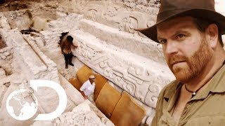 Josh Gates Finds Human Remains Beneath El Mirador  Expedition Unkown [upl. by Jae]