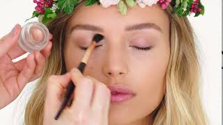 How to use Charlotte Tilbury Eyes To Mesmerise Cream Eyeshadow  Cosmetify [upl. by Smeaj]