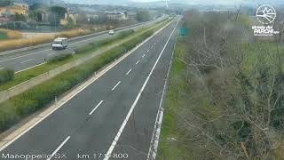 Terremoto in diretta le webcam dellautostrada A25 riprendono la scossa [upl. by Wilhelm288]