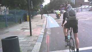 Red Light Jumper cyclist gets pulled over by Clapham North CS7 [upl. by Tiphany]