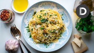 Spaghetti Aglio E Olio 5 Ingredient Pasta Recipe [upl. by Elinnet]