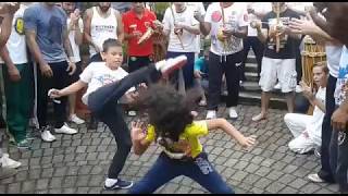 JOGO DURO DE CRIANÇAS NA CAPOEIRA  SE INSCREVE [upl. by Eeresed]