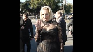 Hannah Waddingham  Golden Globes Arrival [upl. by Harmonia864]